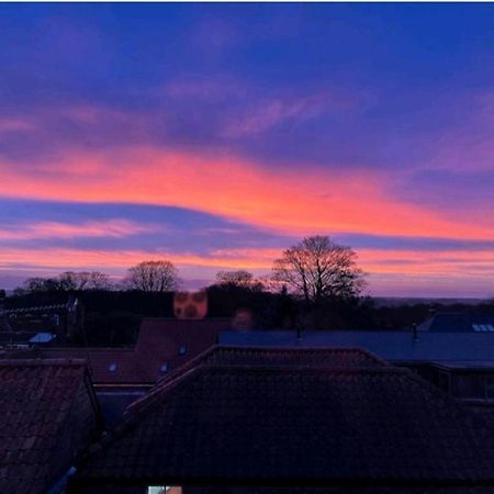 Sunset View, 2 Bedrooms In The Heart Of Holt With Parking Zewnętrze zdjęcie