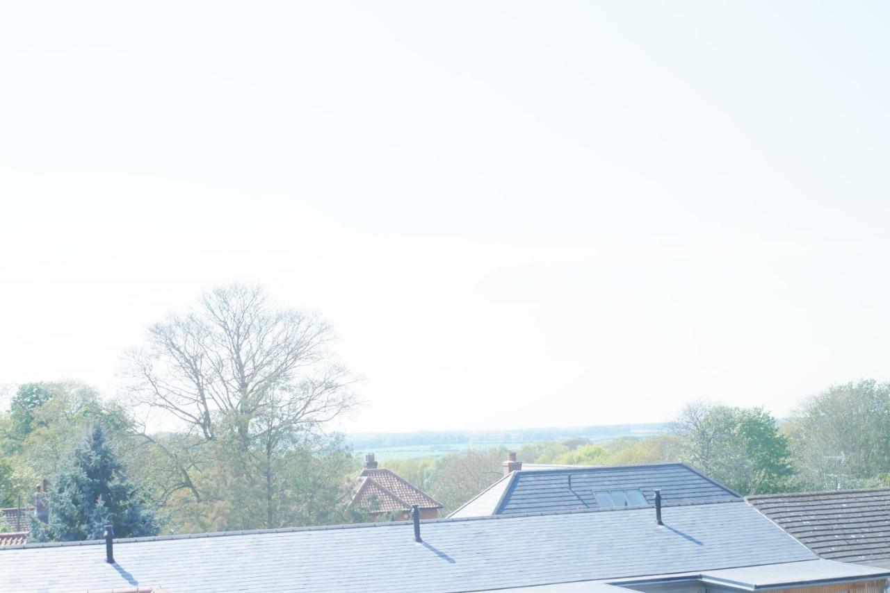 Sunset View, 2 Bedrooms In The Heart Of Holt With Parking Zewnętrze zdjęcie