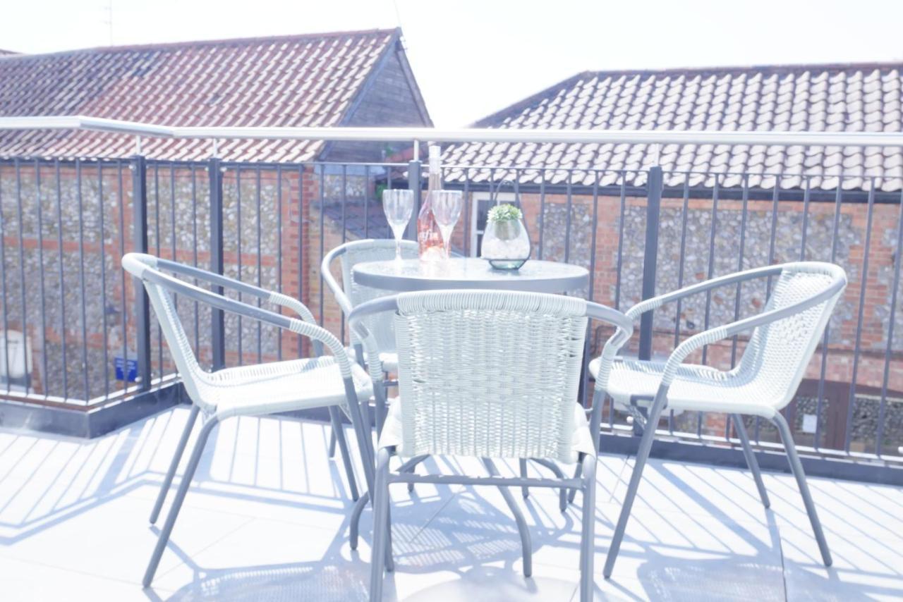 Sunset View, 2 Bedrooms In The Heart Of Holt With Parking Zewnętrze zdjęcie